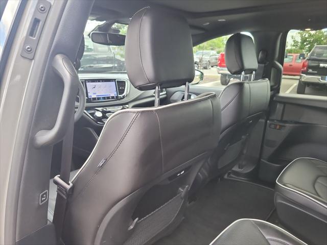 Used 2025 Chrysler Pacifica - photo 14