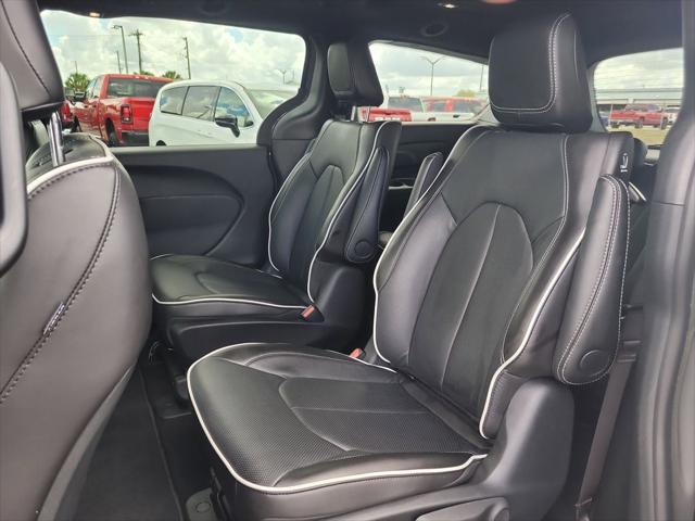 Used 2025 Chrysler Pacifica - photo 16