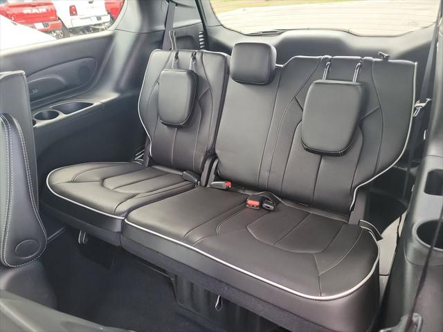 Used 2025 Chrysler Pacifica - photo 18