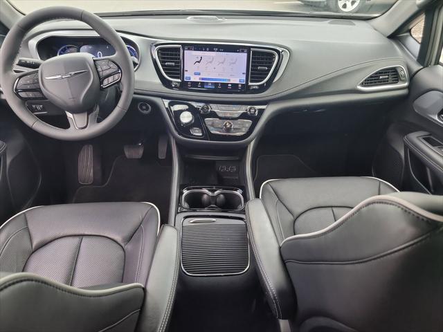 Used 2025 Chrysler Pacifica - photo 19