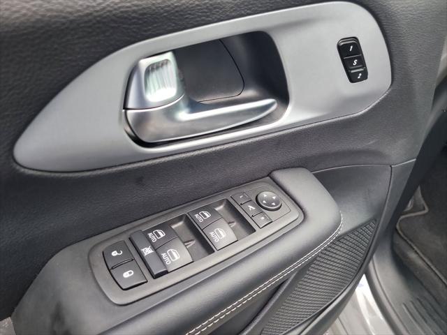 Used 2025 Chrysler Pacifica - photo 21
