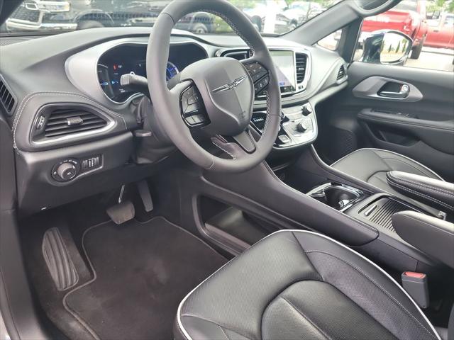 Used 2025 Chrysler Pacifica - photo 23