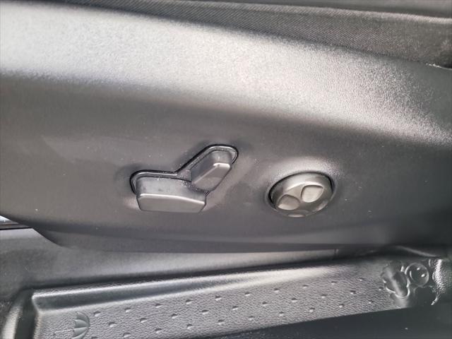 Used 2025 Chrysler Pacifica - photo 25