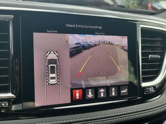 Used 2025 Chrysler Pacifica - photo 29
