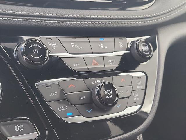 Used 2025 Chrysler Pacifica - photo 30