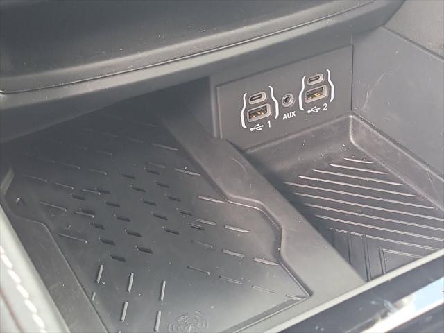 Used 2025 Chrysler Pacifica - photo 32