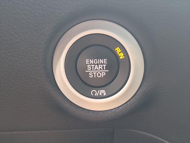 Used 2025 Chrysler Pacifica - photo 33