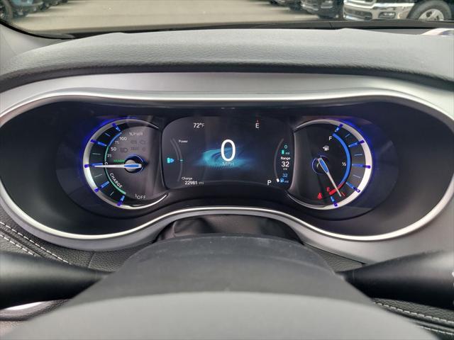 Used 2025 Chrysler Pacifica - photo 35