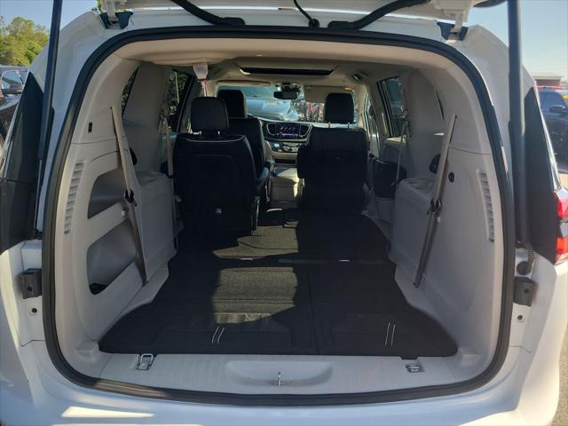 Used 2023 Chrysler Pacifica - photo 11