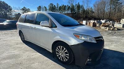 Used 2018 Toyota Sienna XLE Minivan for sale #C109530A - photo 2