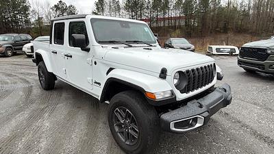 Used 2024 Jeep Gladiator - photo 1