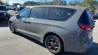Used 2022 Chrysler Pacifica Hybrid Touring L FWD Minivan for sale #J14575 - photo 2