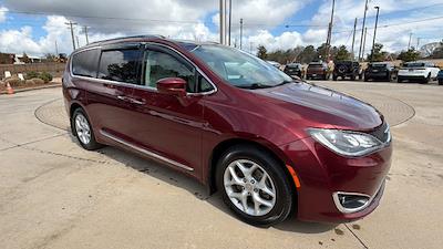Used 2018 Chrysler Pacifica - photo 1