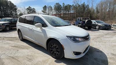 Used 2017 Chrysler Pacifica - photo 1