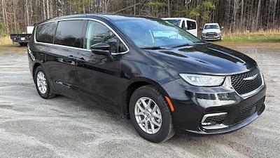 Used 2023 Chrysler Pacifica - photo 1
