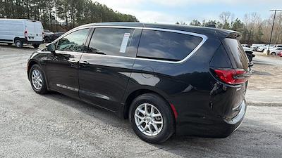 Used 2023 Chrysler Pacifica - photo 1