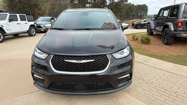 Used 2024 Chrysler Pacifica - photo 2