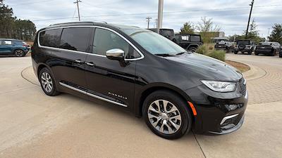 Used 2024 Chrysler Pacifica - photo 1