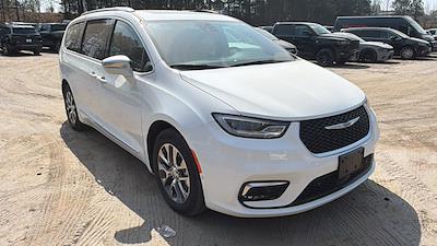 Used 2024 Chrysler Pacifica - photo 1