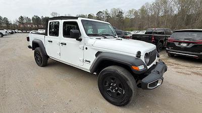 Used 2024 Jeep Gladiator - photo 1