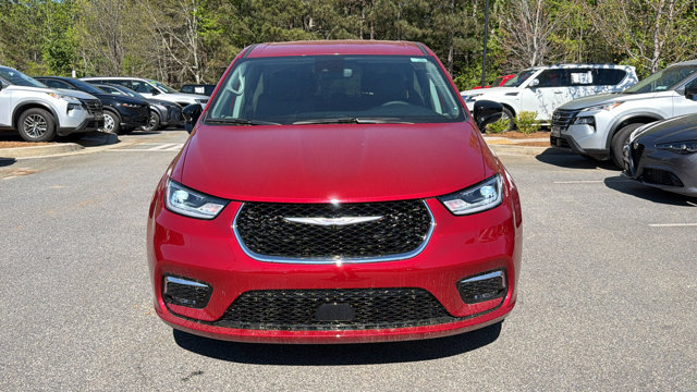 Used 2024 Chrysler Pacifica - photo 2