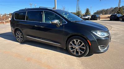 Used 2017 Chrysler Pacifica Limited Minivan for sale #M16149A - photo 2