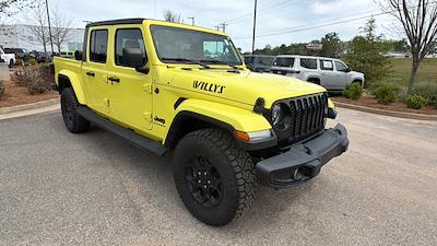 Used 2023 Jeep Gladiator - photo 2