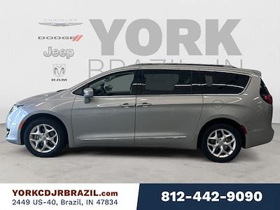 Used 2017 Chrysler Pacifica - photo 2