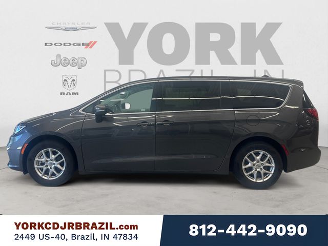 Used 2023 Chrysler Pacifica - photo 2