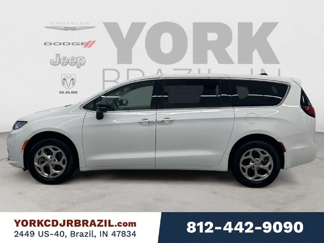 Used 2024 Chrysler Pacifica - photo 2