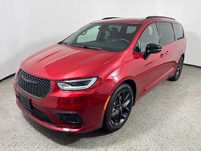 Used 2024 Chrysler Pacifica - photo 1