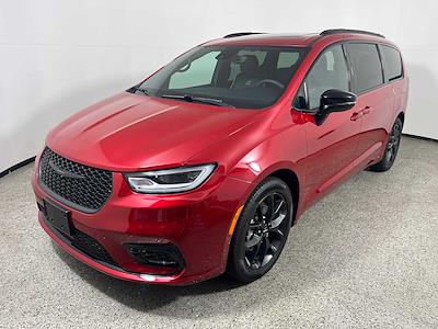 Used 2024 Chrysler Pacifica - photo 1