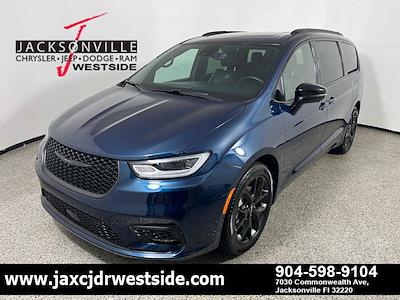 Used 2025 Chrysler Pacifica - photo 1