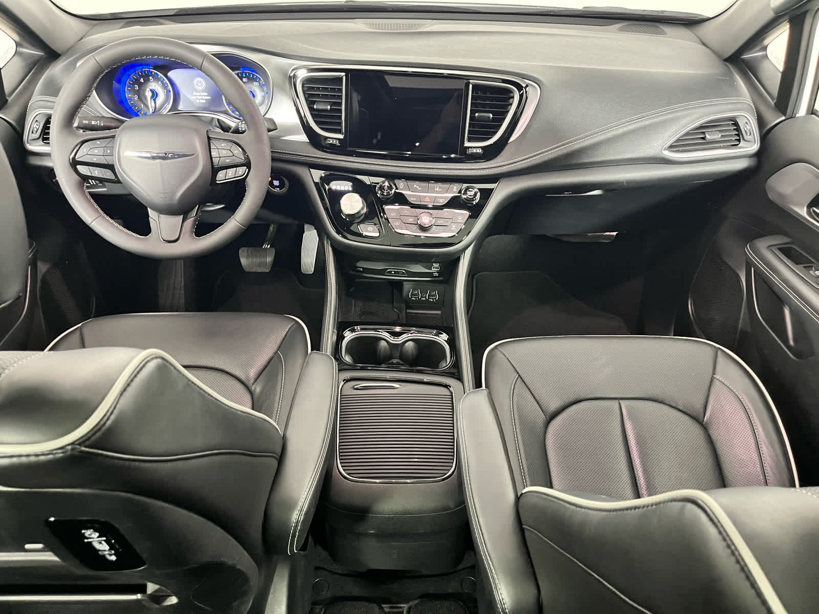 Used 2025 Chrysler Pacifica - photo 14