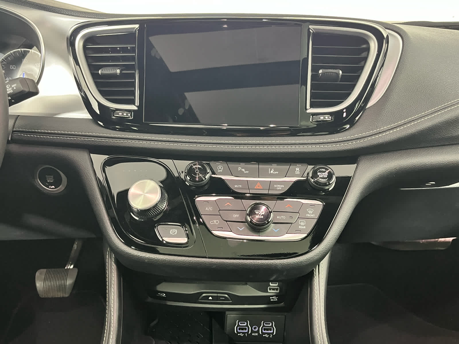Used 2025 Chrysler Pacifica - photo 19