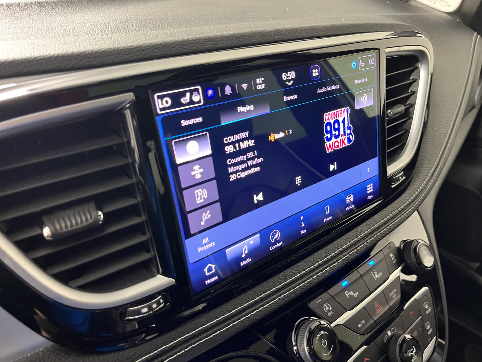 Used 2025 Chrysler Pacifica - photo 20