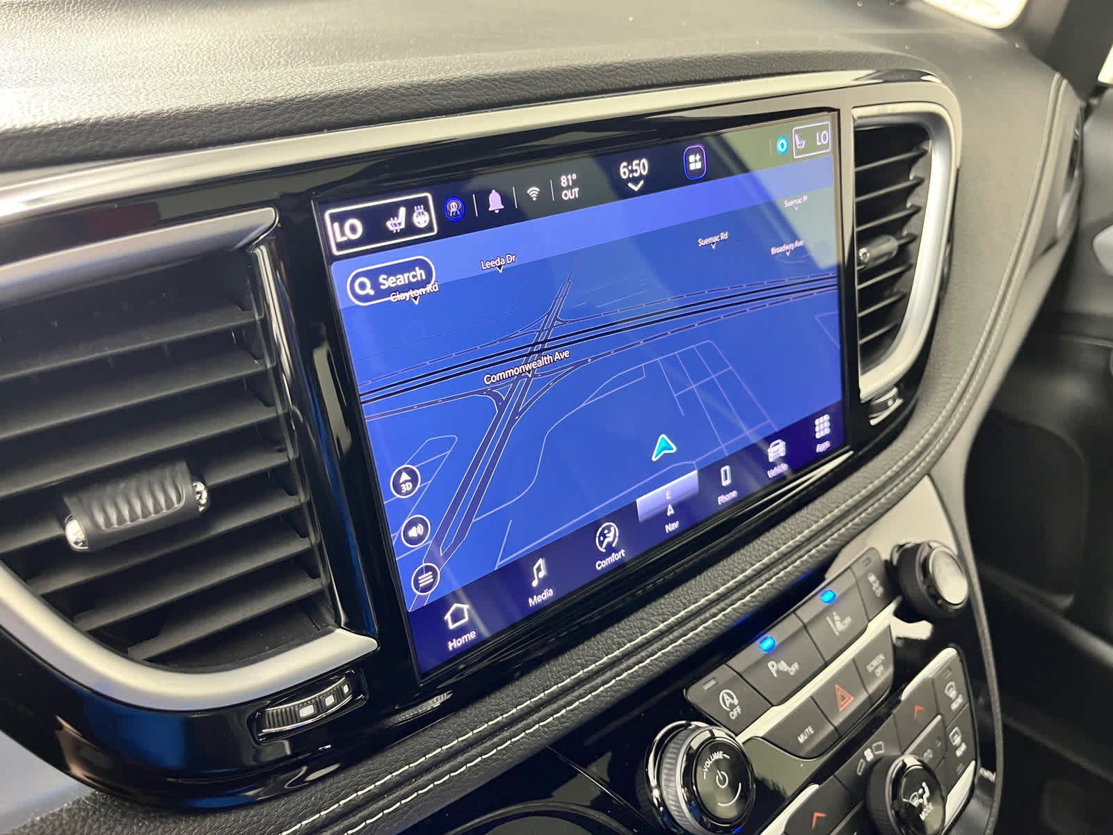 Used 2025 Chrysler Pacifica - photo 21