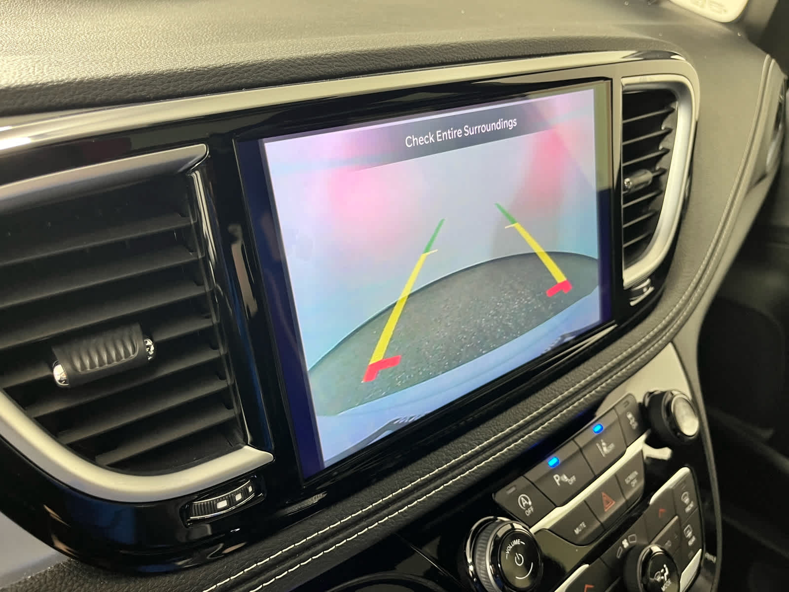 Used 2025 Chrysler Pacifica - photo 22