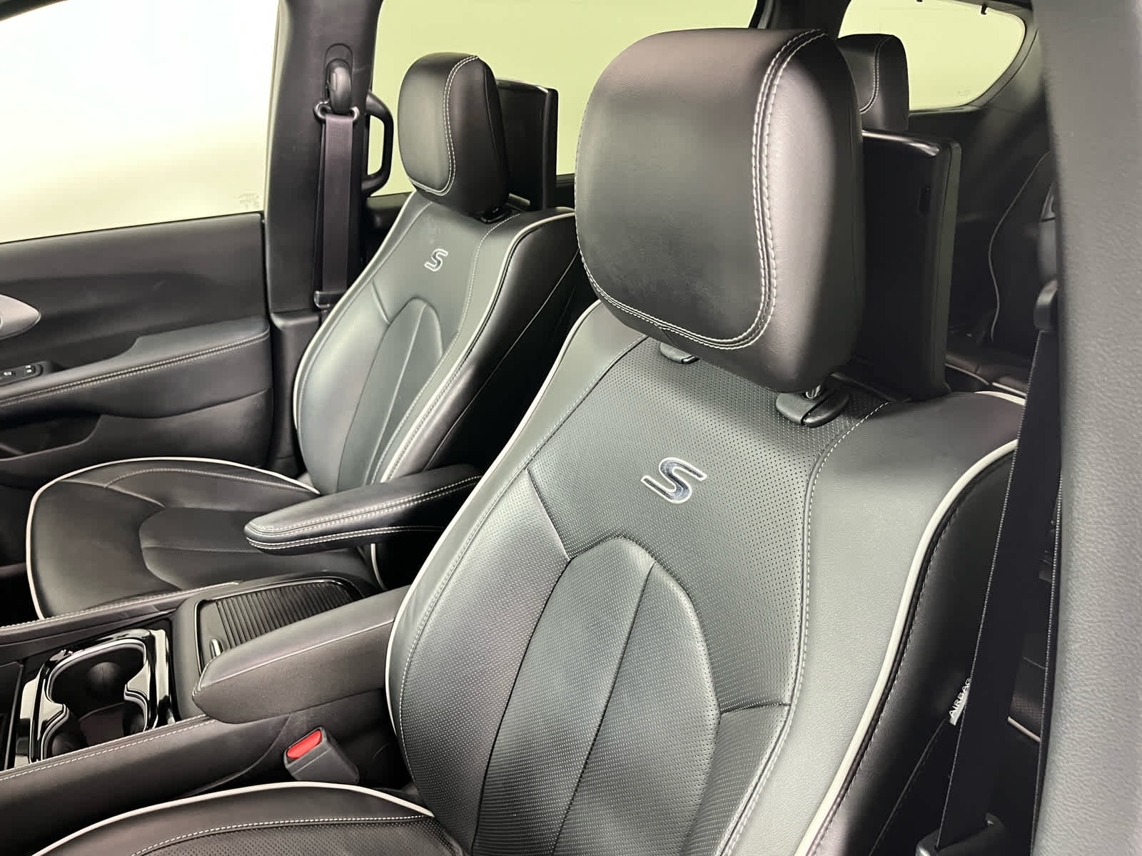 Used 2025 Chrysler Pacifica - photo 26