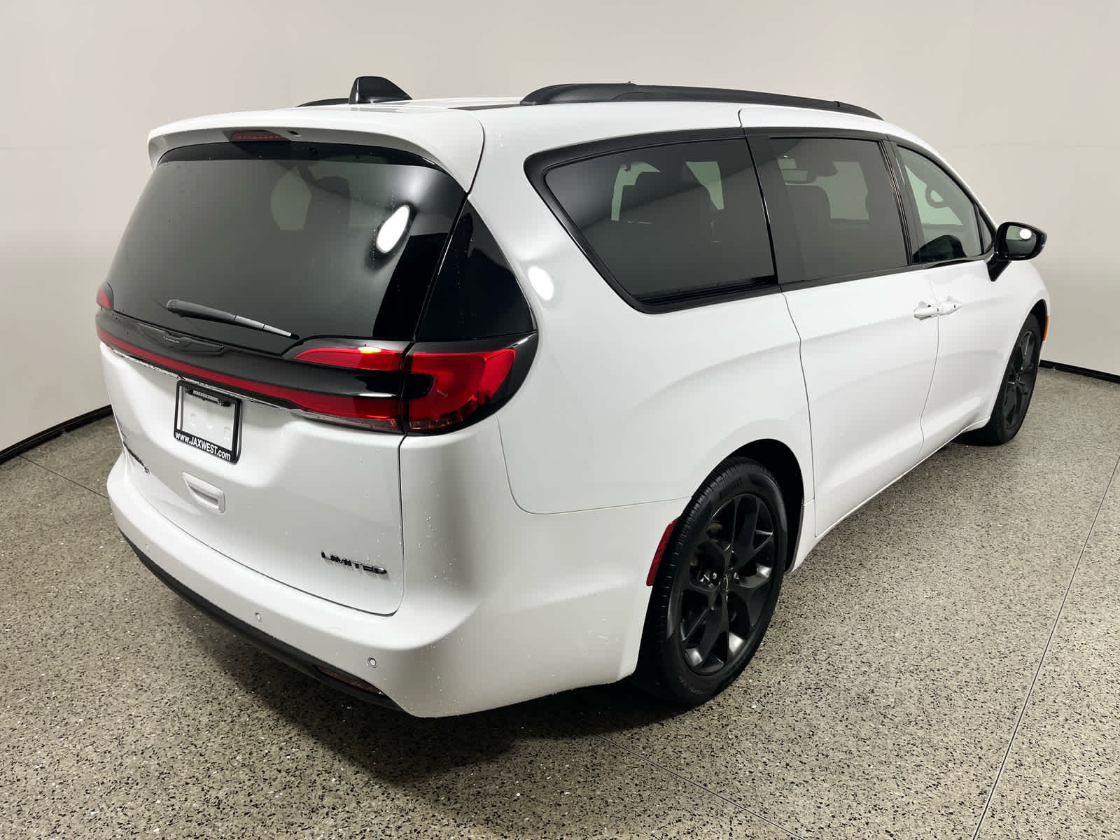 Used 2025 Chrysler Pacifica - photo 6