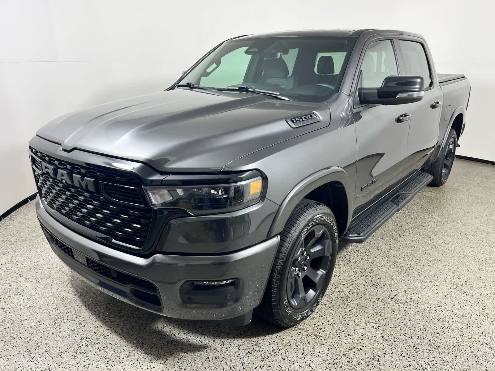Used 2025 Ram 1500 - photo 2