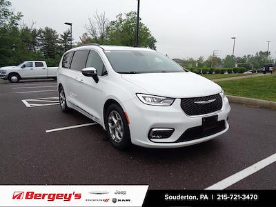 Used 2023 Chrysler Pacifica Limited Minivan for sale #JSU3263 - photo 1