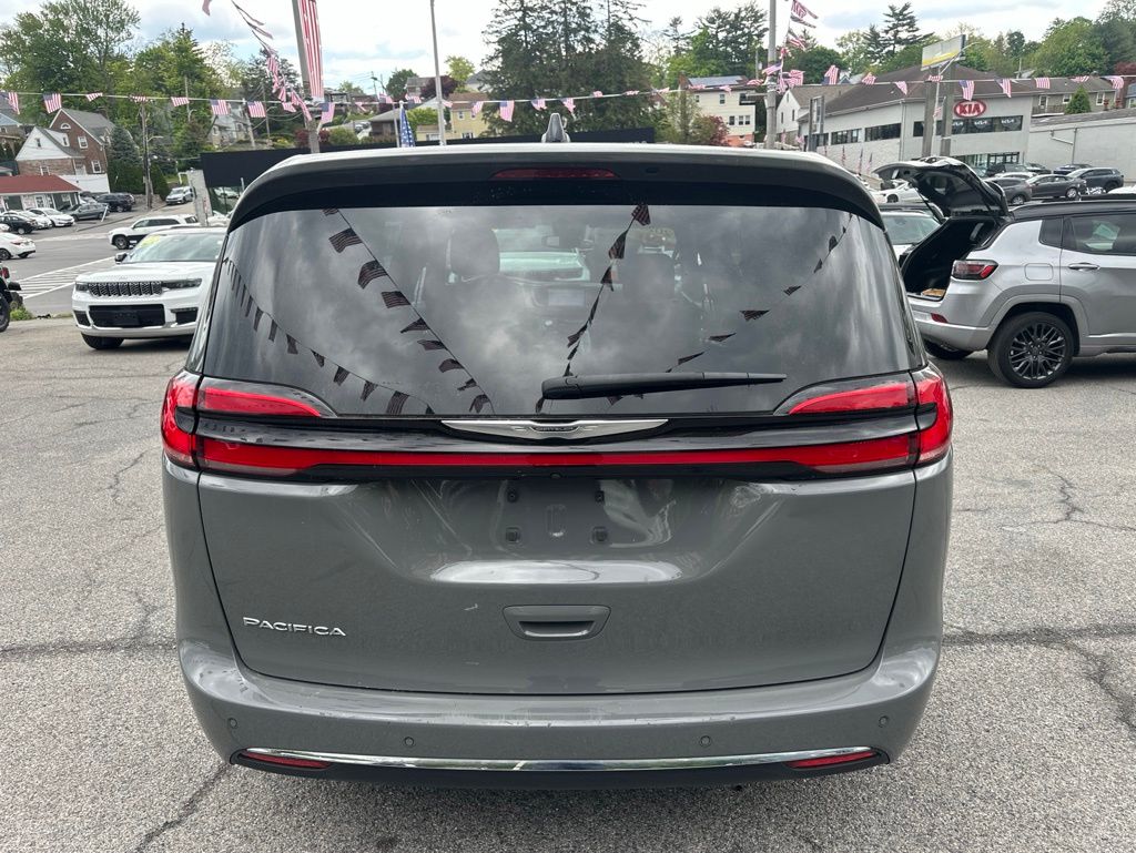 Used 2023 Chrysler Pacifica - photo 5