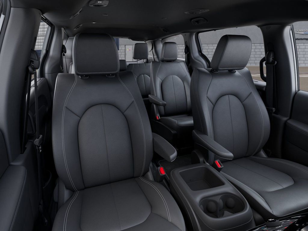 Used 2026 Chrysler Pacifica - photo 18