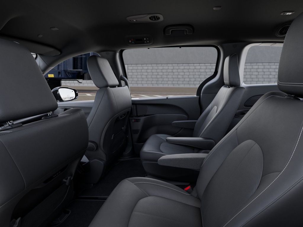 Used 2026 Chrysler Pacifica - photo 25