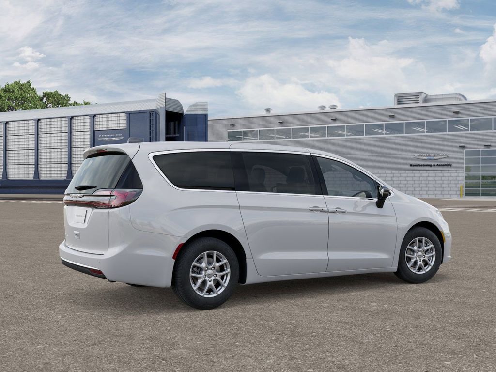 Used 2026 Chrysler Pacifica - photo 6