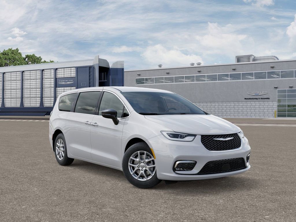 Used 2026 Chrysler Pacifica - photo 7