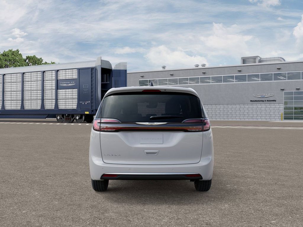 Used 2026 Chrysler Pacifica - photo 9