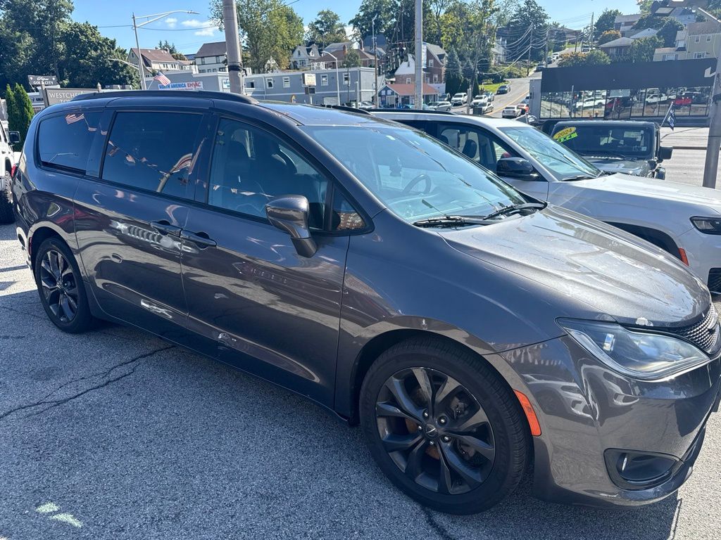 Used 2018 Chrysler Pacifica - photo 1