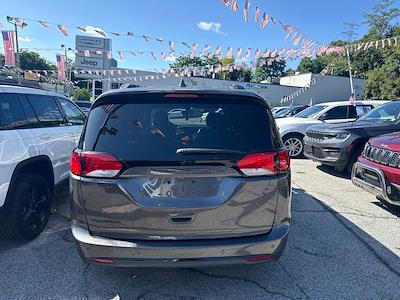 2018 Chrysler Pacifica FWD Minivan for sale #CU3653A - photo 2